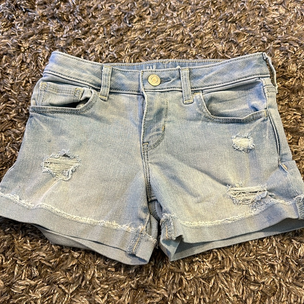 Gap Size 6 Midi Short distressed light wash